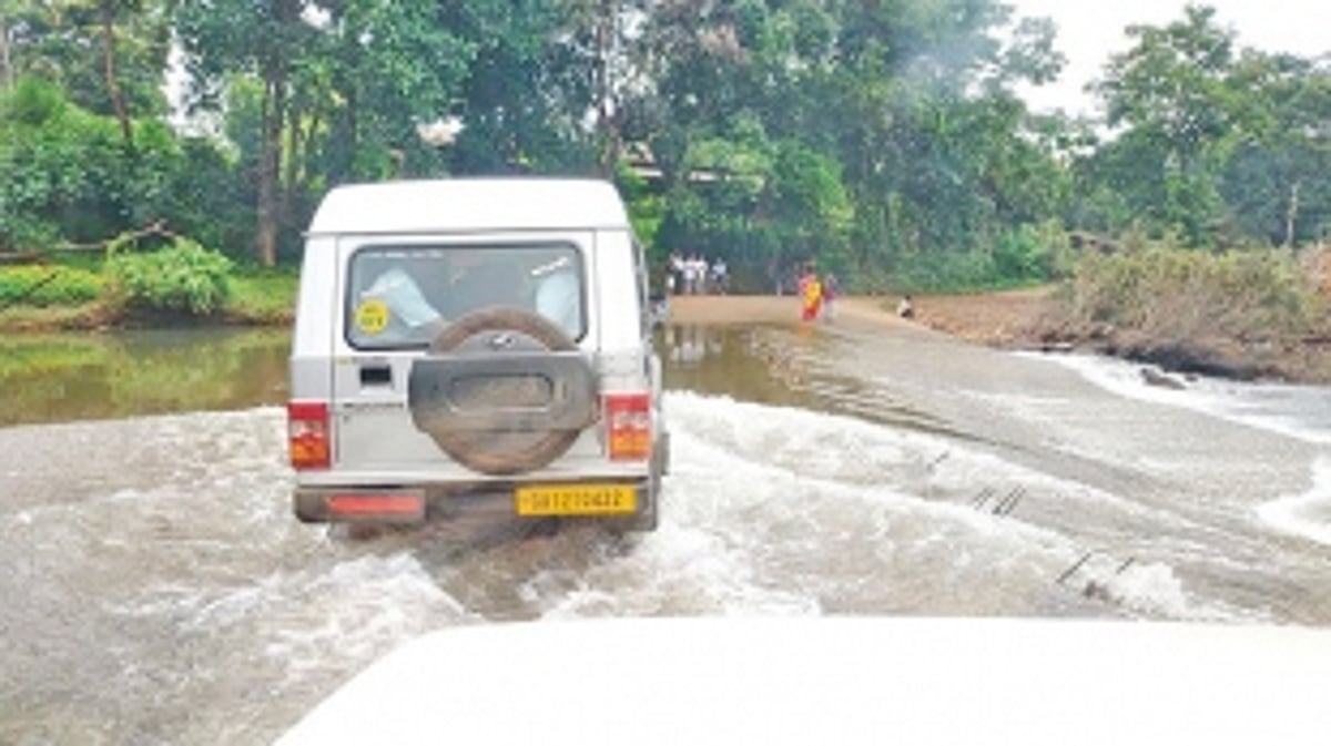 Steady stream of tourists wend their way to Collem  as trips to Dudhsagar waterfall begin
