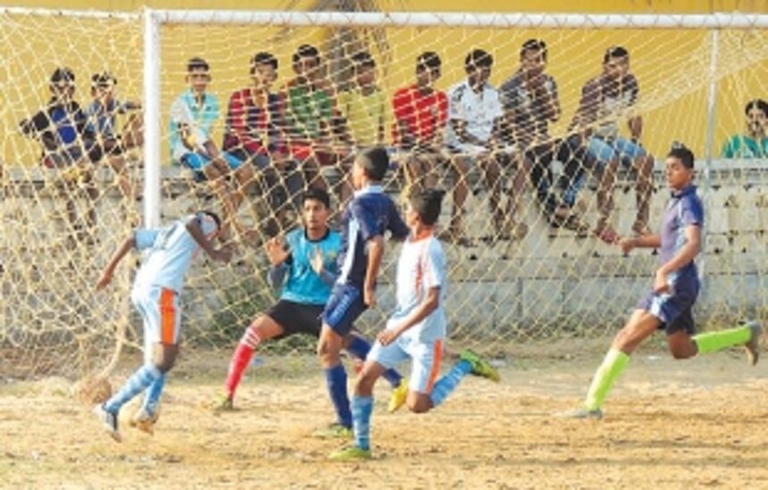 Stewart leads St Rita HS into semis