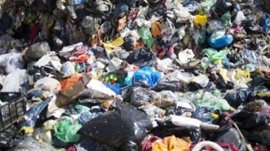 Stinking garbage found on NH66 in Canacona 1 Stinking garbage found on NH66 in Canacona