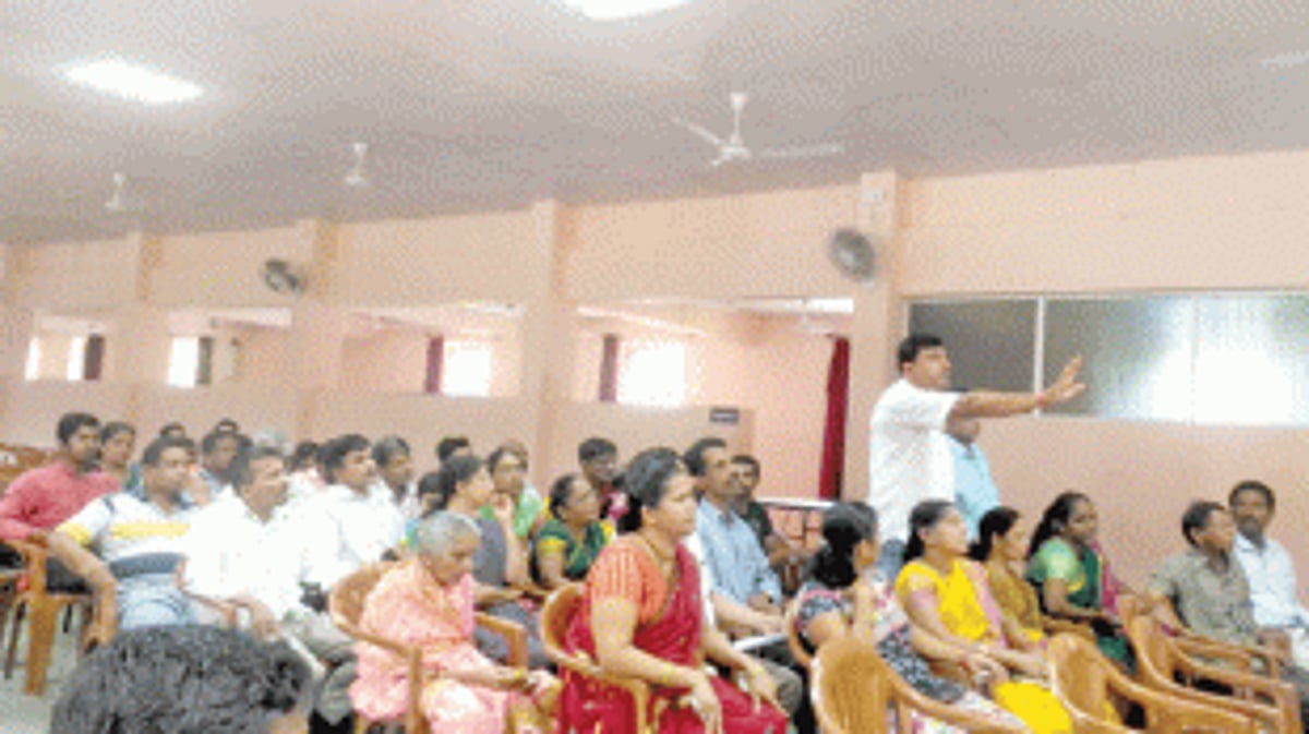 Stop giving empty promise of action against liquor shop, Veling villagers tell sarpanch and panchas 1 Stop giving empty promise of action against liquor shop, Veling villagers tell sarpanch and panchas