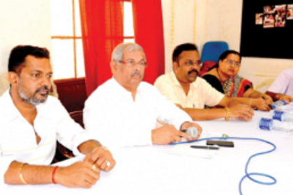 Stop polluting or quit business: Arlekar to coal handlers