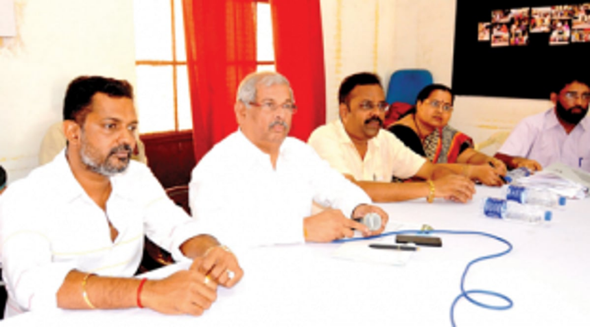 Stop polluting or quit business: Arlekar to coal handlers