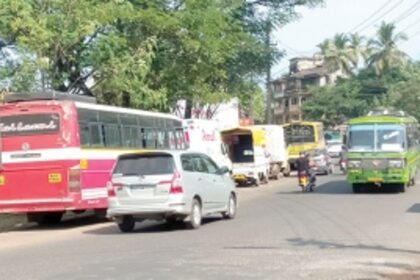 Stop roadside parking at Varkhandem