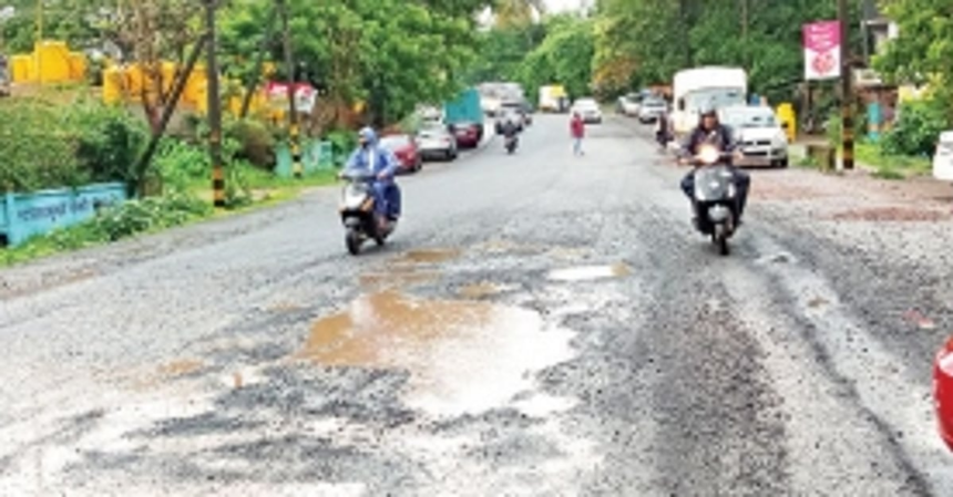 Stop sewerage chamber digging works in rains: Ponda locals 1 Stop sewerage chamber digging works in rains: Ponda locals