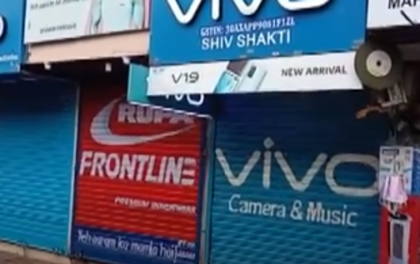 Store robbed of cash and accessories