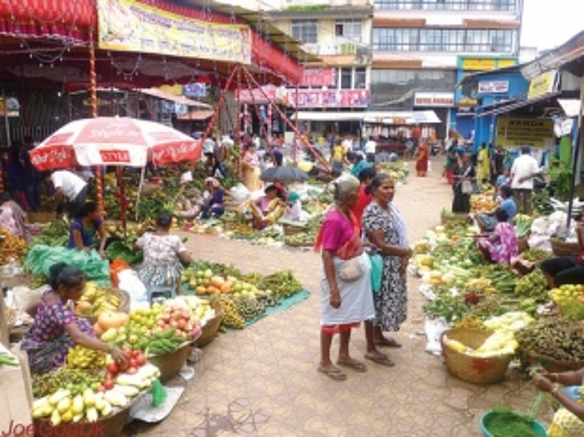 Street sellers: a pain in the vendors’ business