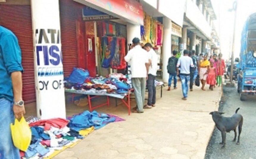 Street vendors at Curchorem market defy  municipality, occupy buildings passages