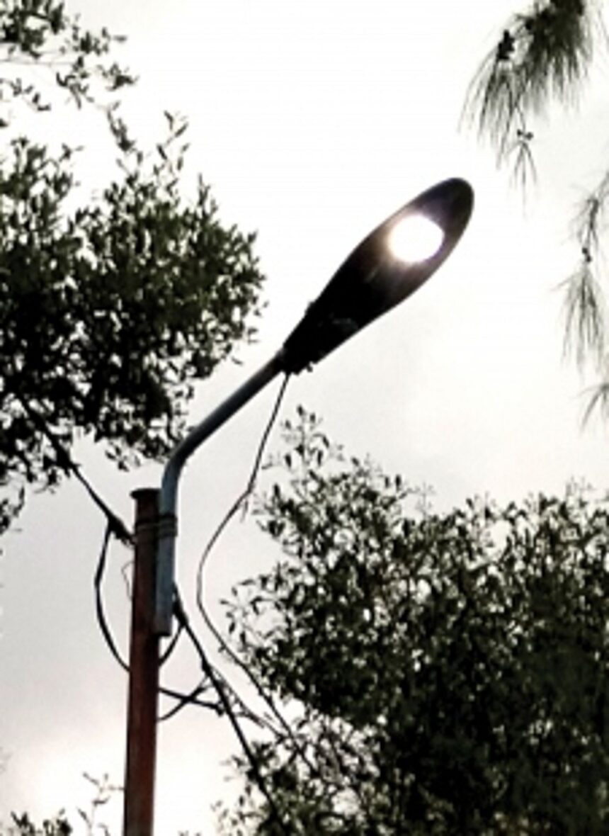 Streetlight fixtures repaired 1 Streetlight fixtures repaired