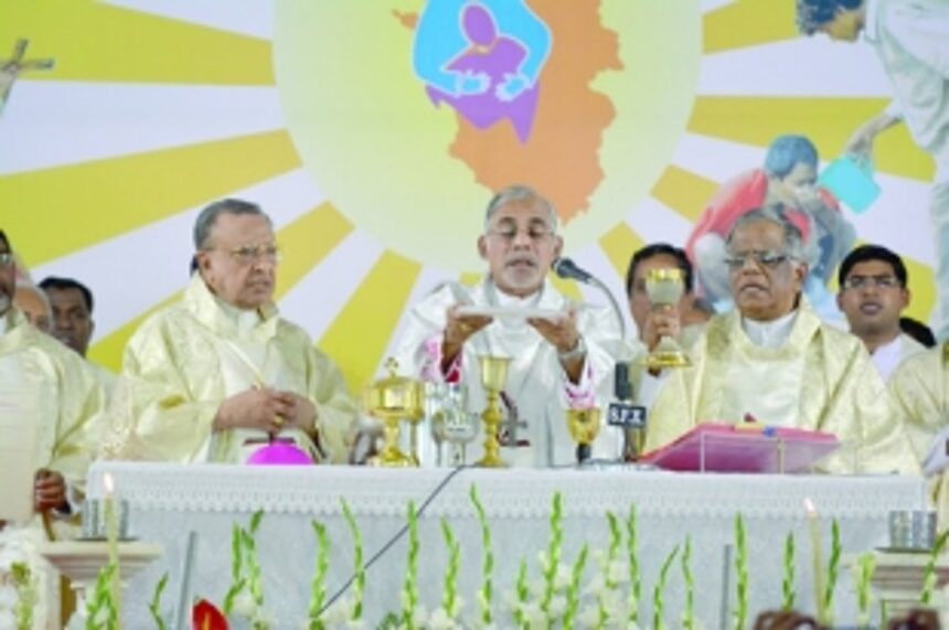 Strengthen Small Christian Communities: Archbishop 1 Strengthen Small Christian Communities: Archbishop