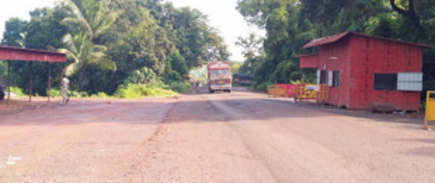 Strict COVID-19 checking  at Patradevi check post