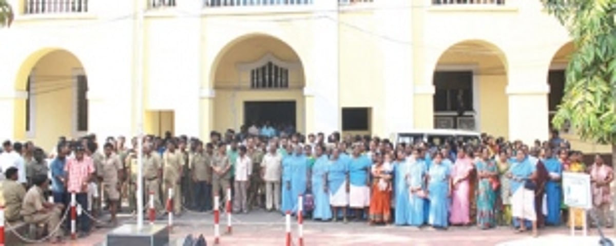 Striking MMC employees paralyse work in port town