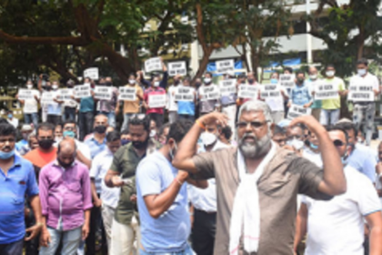 Striking taxi operators threaten  to work against Lobo, Sopte