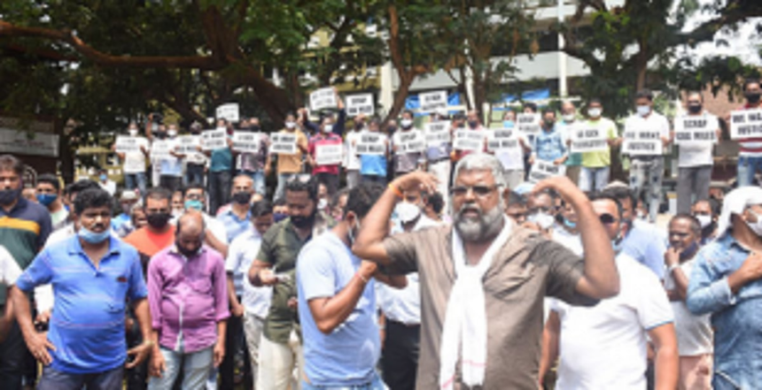 Striking taxi operators threaten to work against Lobo, Sopte