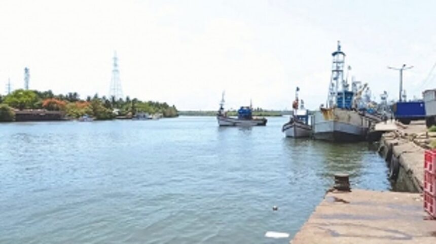 Stuck at jetty due to sand bar, Cutbona fishermen push for urgent dredging of River Sal 1 Stuck at jetty due to sand bar, Cutbona fishermen push for urgent dredging of River Sal