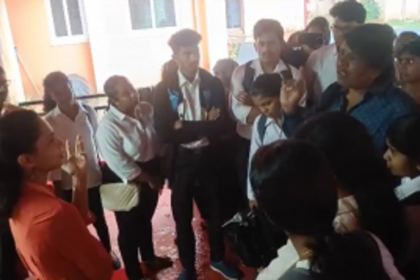 Students & Parents on protest at Kare College over cancellation of classes & exams