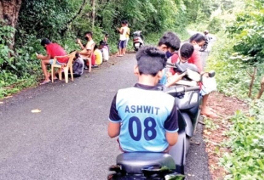 Students cover 7km to get Internet for online classes 1 Students cover 7km to get Internet for online classes