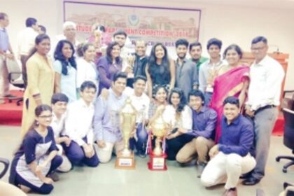 Students don avatar of young parliamentarians