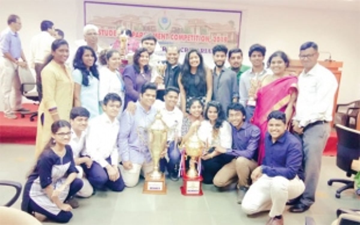 Students don avatar of young parliamentarians