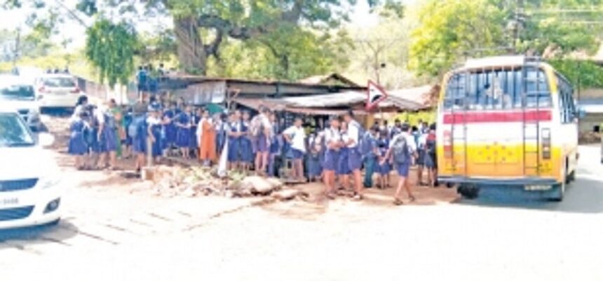 Students exposed to danger as govt dilly dallies to construct link road on Khandepar bridge