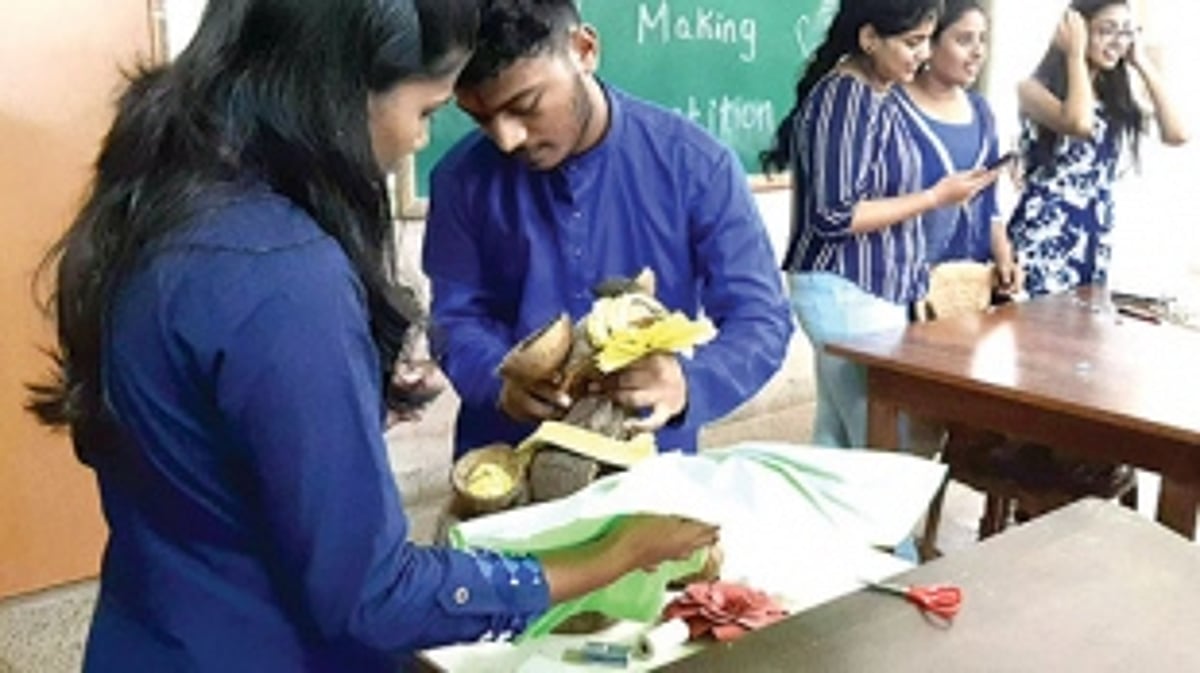 Students go traditional, with ghumat aarti and idol crafting