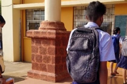 Students of VII & VIII go back to school from November 25