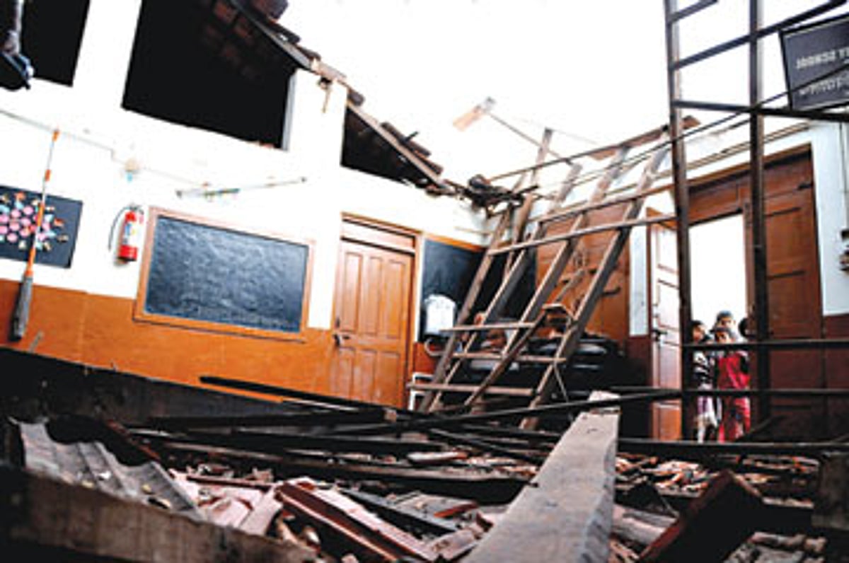 Students of the Government Primary School at Camrabhat, Tonca, look at the classroom whose roof collapsed