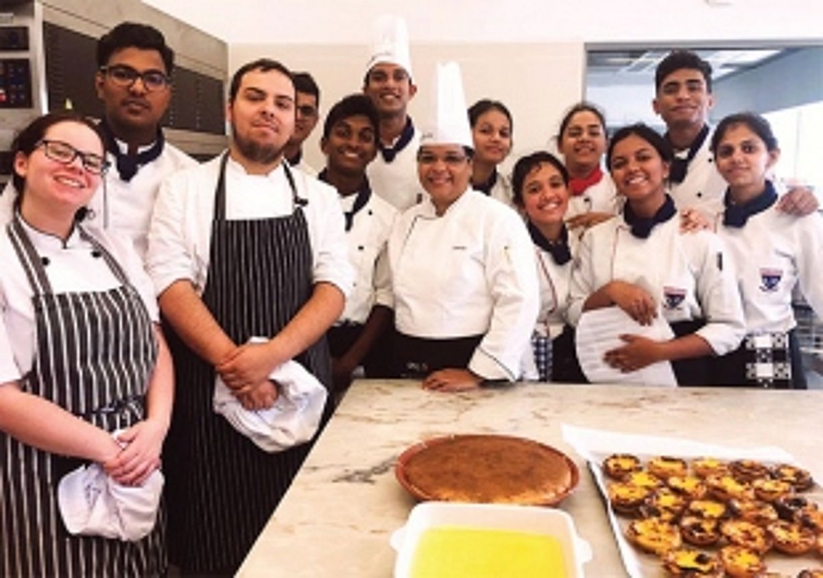 Students on a gastronomical trail to Portugal