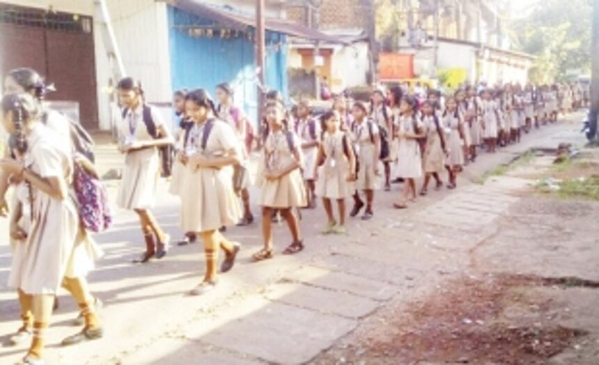 Students protest headmaster’s transfer