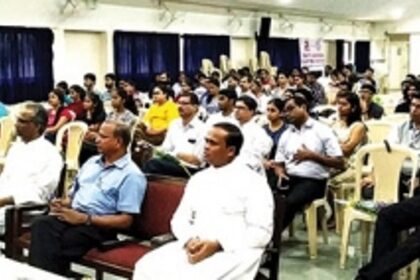 Students receive guidance on IAS Coaching Classes in Goa