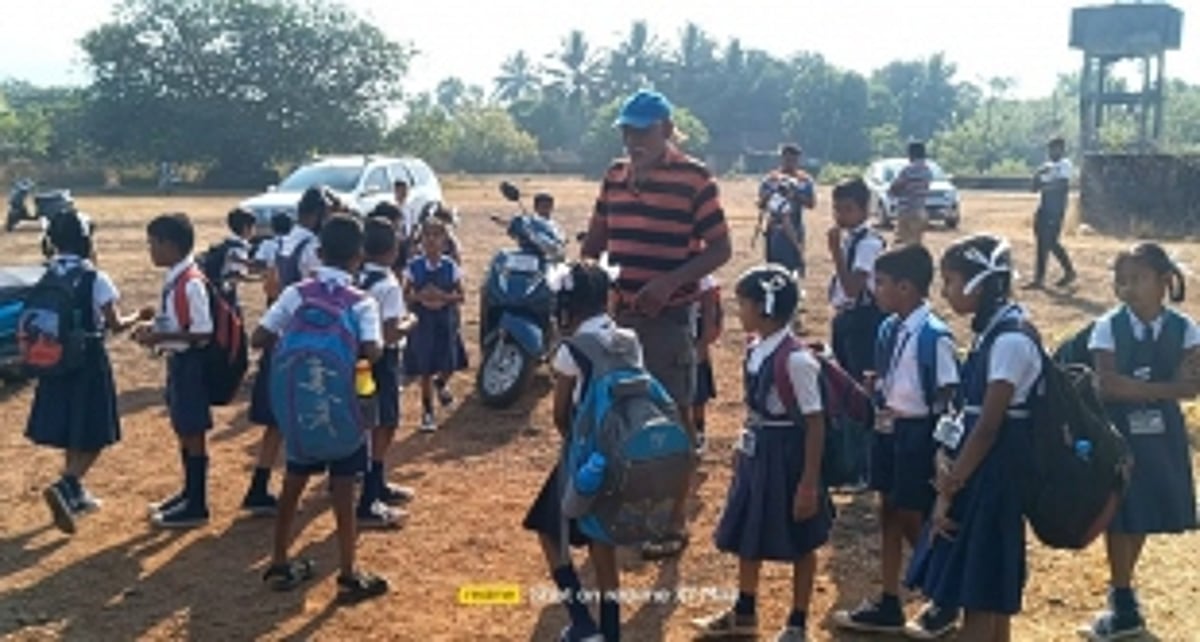 Students return home as tardy teachers fail to reach school in time