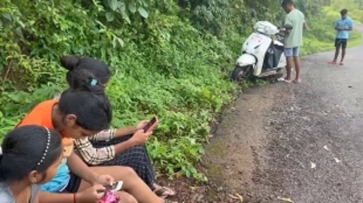 Students trek to the hill to get network, sometimes even at night