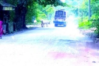 Substandard road repairs create pollution at Kavalem, Talavalim
