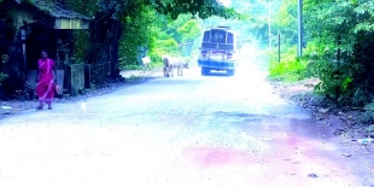 Substandard road repairs create pollution at Kavalem, Talavalim