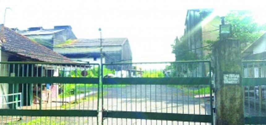 Sugar factory workers cry foul as Agriculture Dept fails to pay them ex-gratia 1 Sugar factory workers cry foul as Agriculture Dept fails to pay them ex-gratia