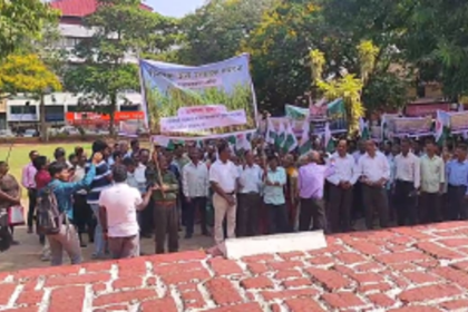 Sugarcane Farmers Rally at Azad Maidan, Demand Clarity on Sanjivani Sugar Factory's Ethanol Plant