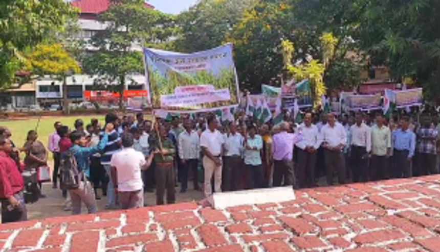 Sugarcane Farmers Rally at Azad Maidan, Demand Clarity on Sanjivani Sugar Factory's Ethanol Plant