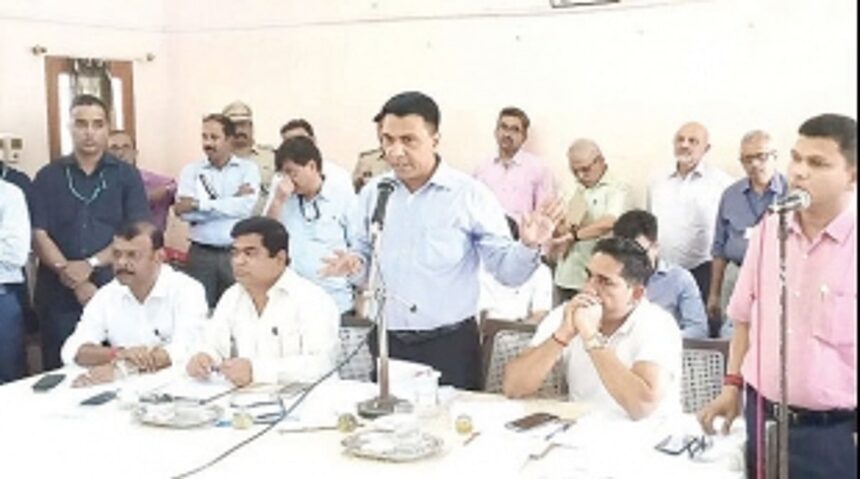 Sugarcane farmers call off strike after  CM promises to fulfill their demands