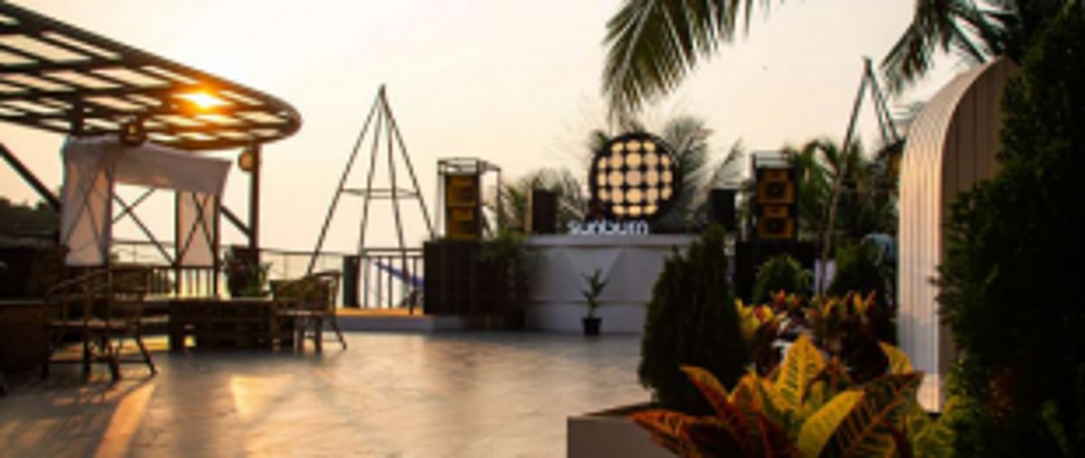 Sunburn Club organises ‘illegal’ NYE party after being allowed to open for removing perishable items only