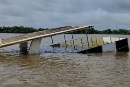 Sunken Cruise Boat in Mandovi River Remains Half-Submerged, Raising Safety and Pollution Concerns