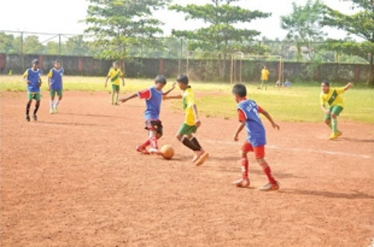 Sunshine Boys, Pernem Pistons, Paroda XI and Paroda Boys win