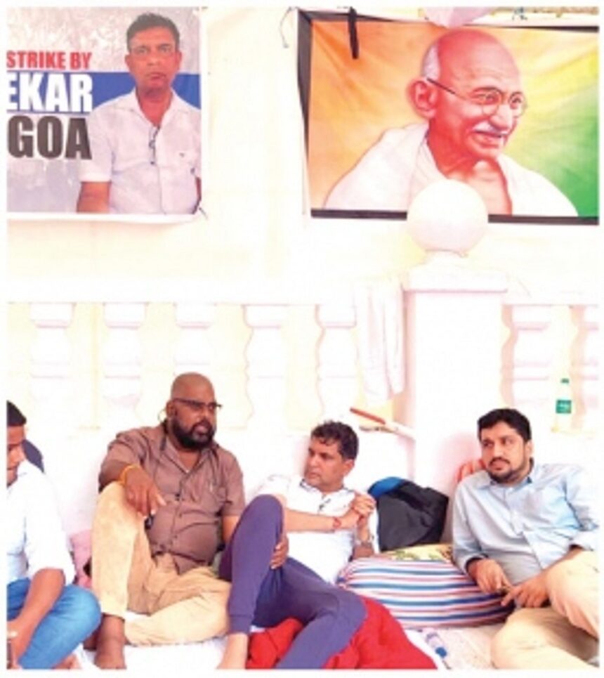 Support pours in for  AAP leader Palekar