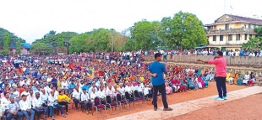 Supporters gather in force to condemn attack on minister 1 Supporters gather in force to condemn attack on minister