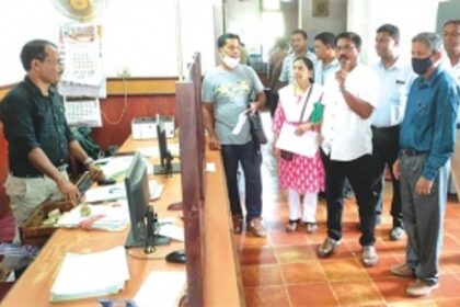 Surprise inspection of Margao Municipal Council finds several employees slacking, not in uniform