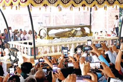 Swell of religious fervour as thousands attend Exposition