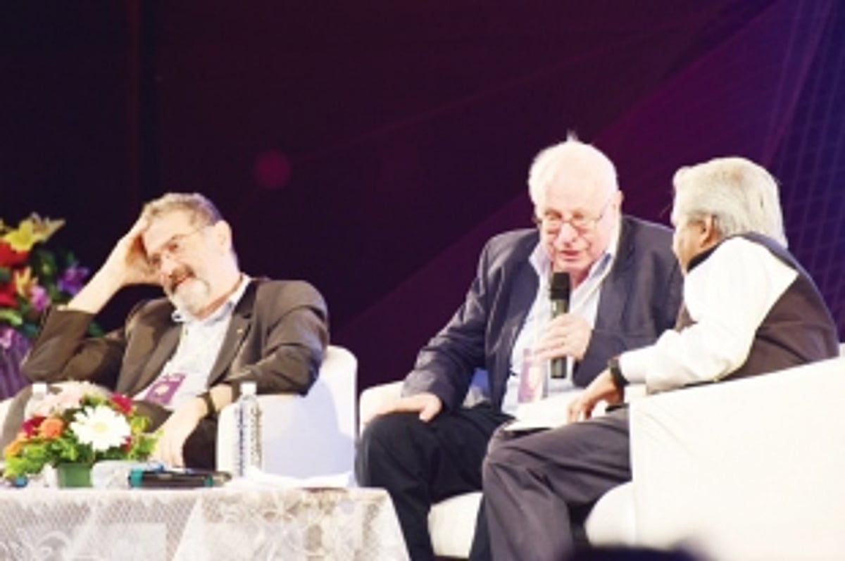 Switch fields, take risks, Nobel Laureates advise students