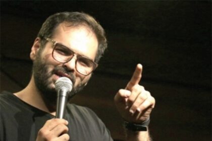 TALKING POLITICS WITH A SHOT OF HUMOUR