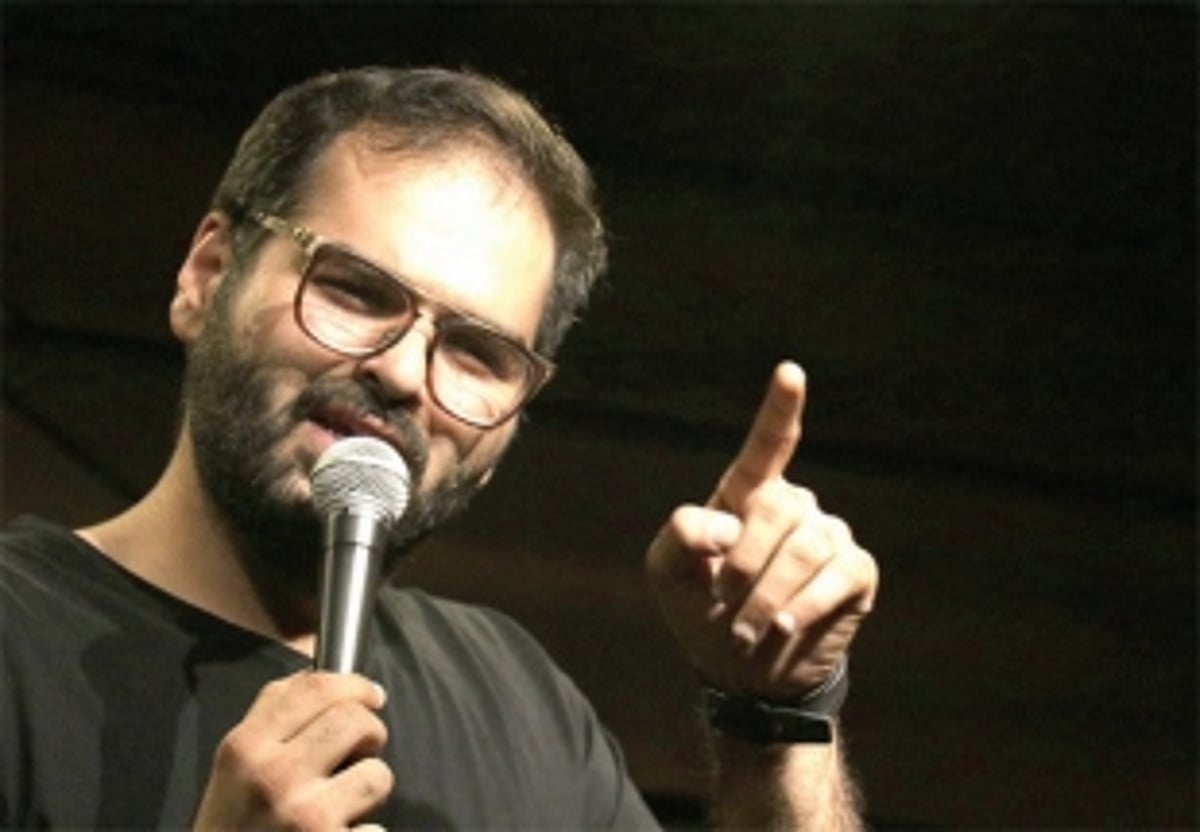 TALKING POLITICS WITH A SHOT OF HUMOUR