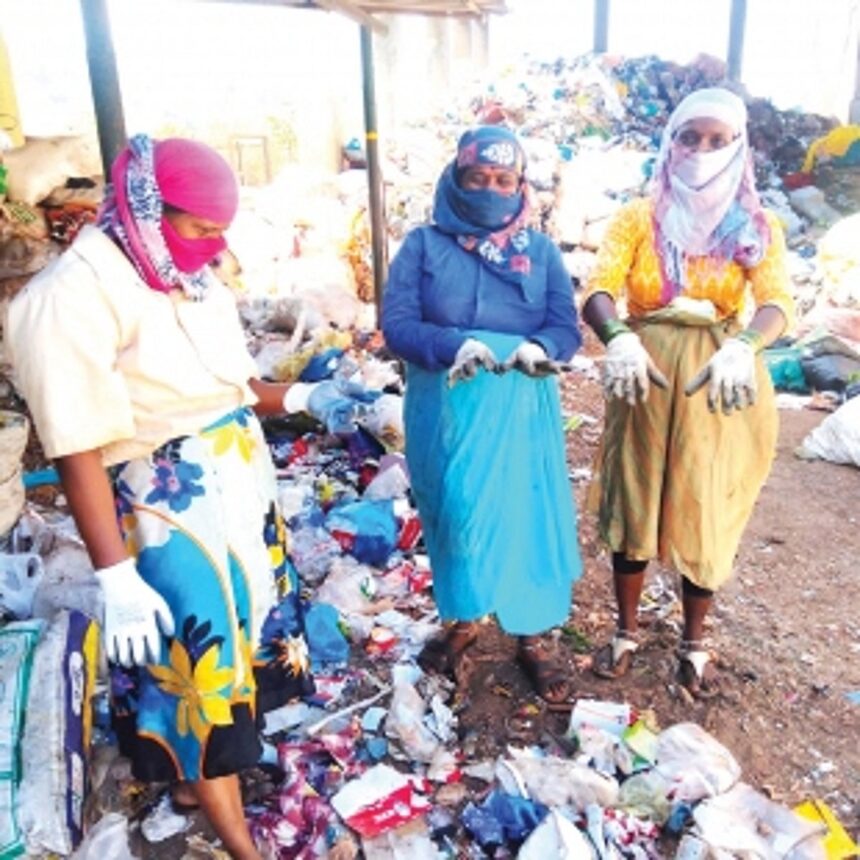 THE GLOVES ARE ON: Beleaguered Sonsoddo workers get gloves after a year