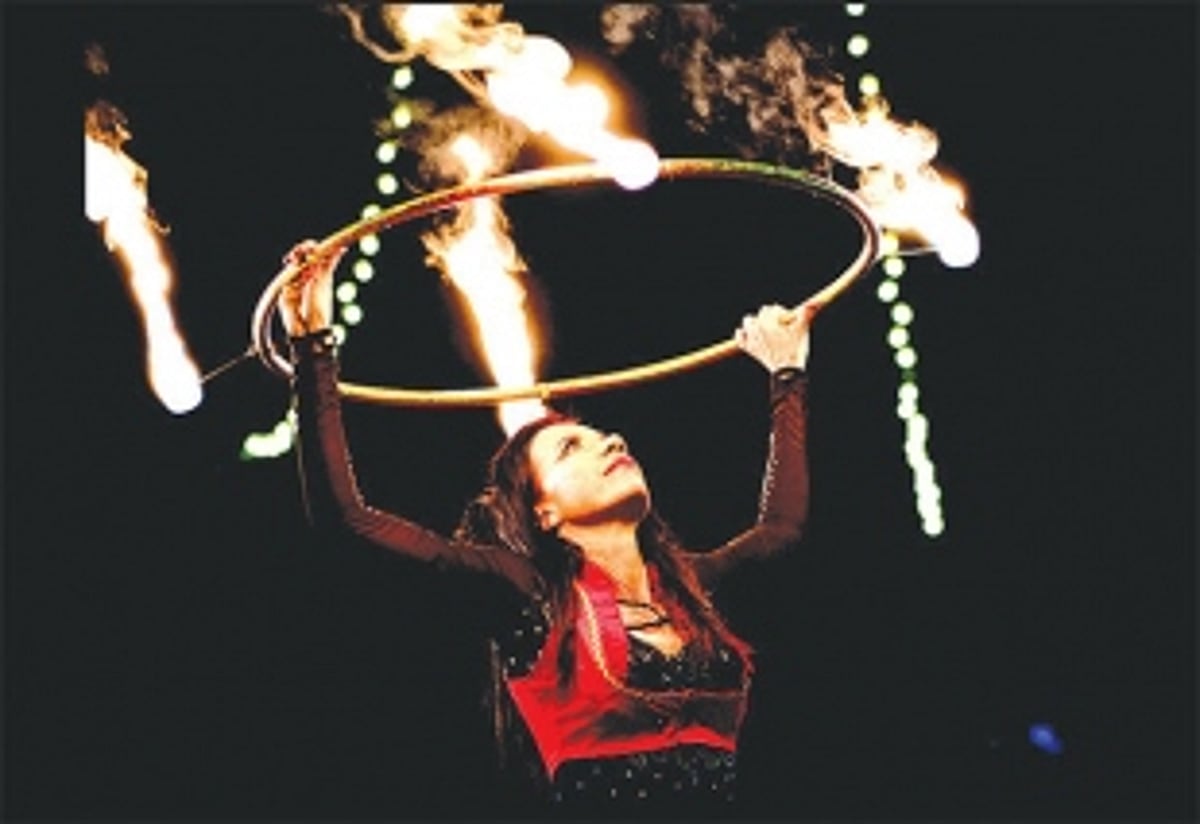 THE LADY FROM LALALAND IS HERE WITH HER CIRCUS 'RIOT'