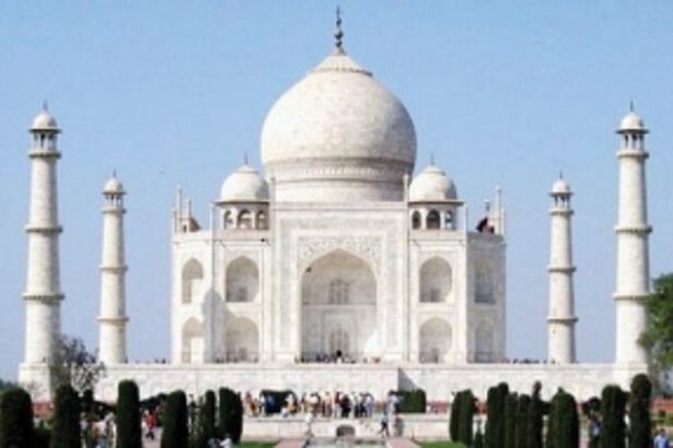 Taj introduces Rs 200 fee for main mausoleum, hikes entry fee